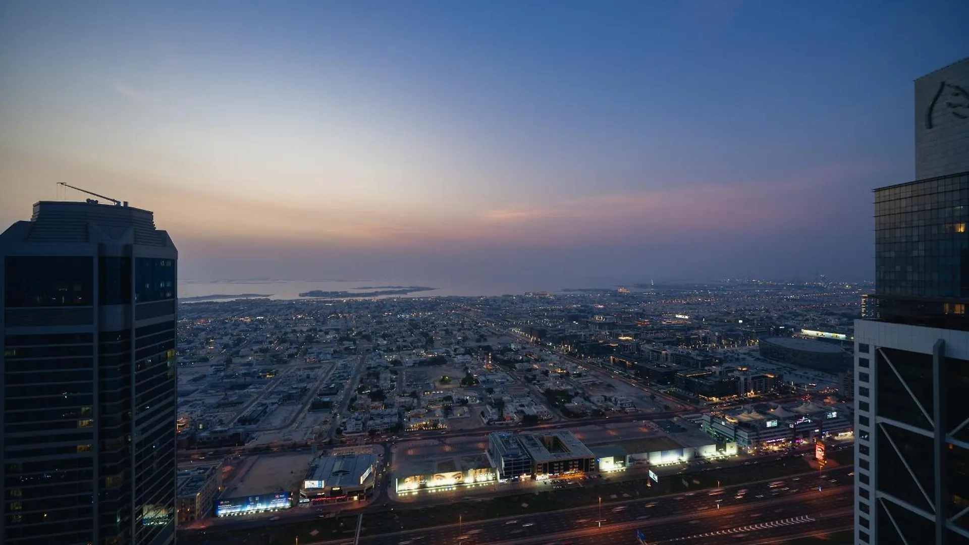 Sky-High Oasis Burj Khalifa Views, Rooftop Infinity Pool, 3Br Apartment In Paramount Hotel Midtown Dubai