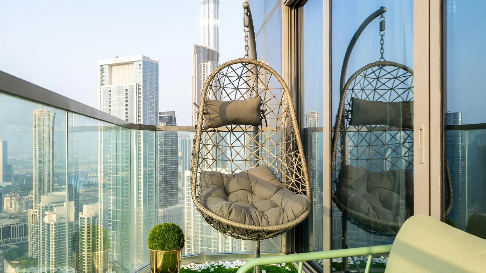 Sky-High Oasis Burj Khalifa Views, Rooftop Infinity Pool, 3Br Apartment In Paramount Hotel Midtown Dubai 0*,