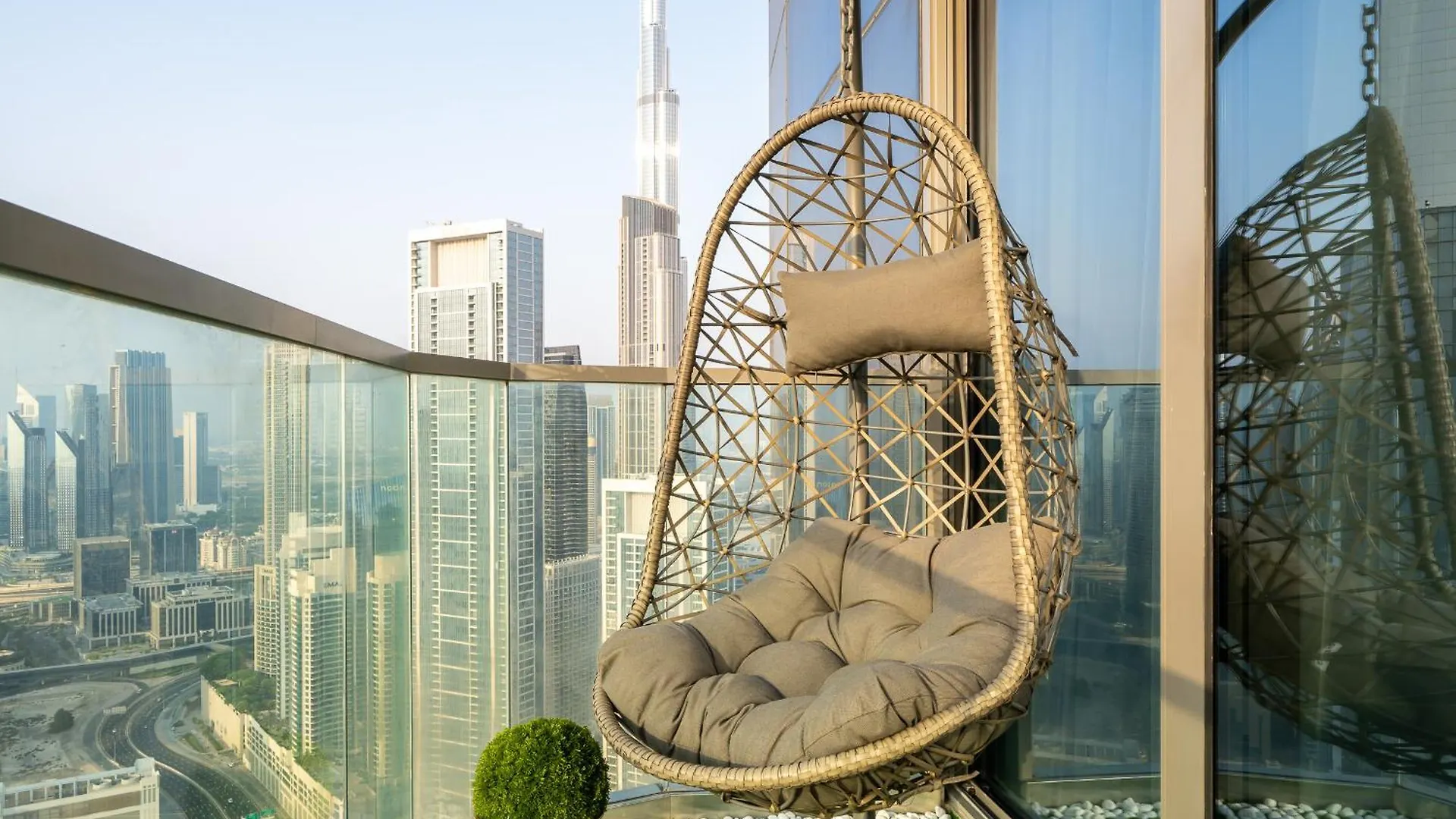 Sky-High Oasis Burj Khalifa Views, Rooftop Infinity Pool, 3Br Apartment In Paramount Hotel Midtown Dubai